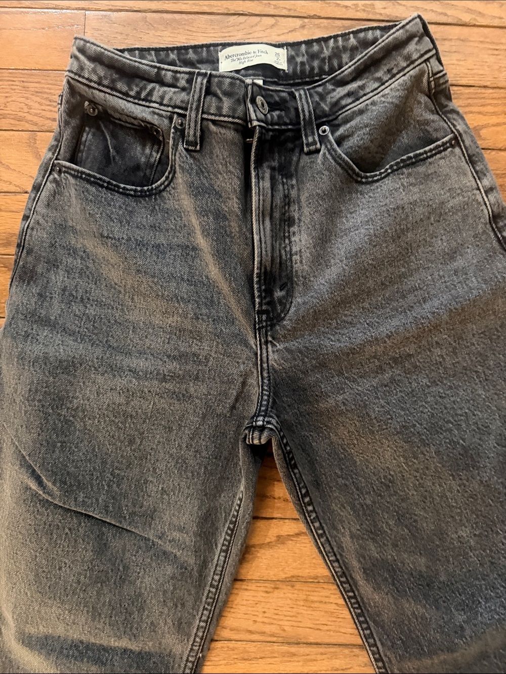 Abercrombie & Fitch Curve Love High-Rise 90s Relaxed Jean— Dark Grey - Picture 4 of 4